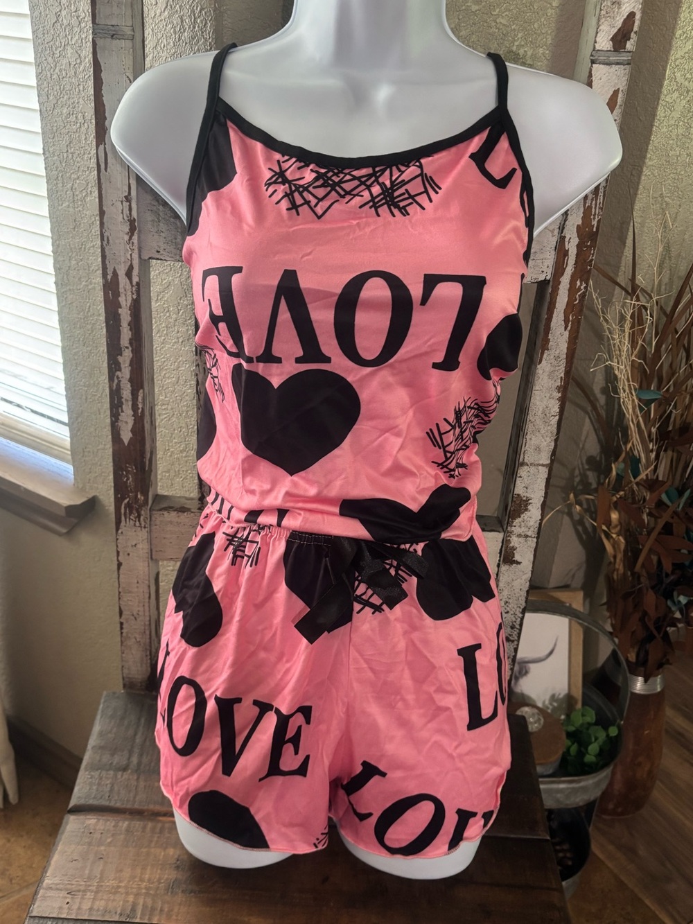 Women's LOVE' Heart Print Sleep 2 Piece Pajamas NWT